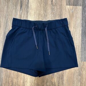 Lululemon Midnight Navy Size 6 On The Fly Shorts 2.5 Inch Woven EUC